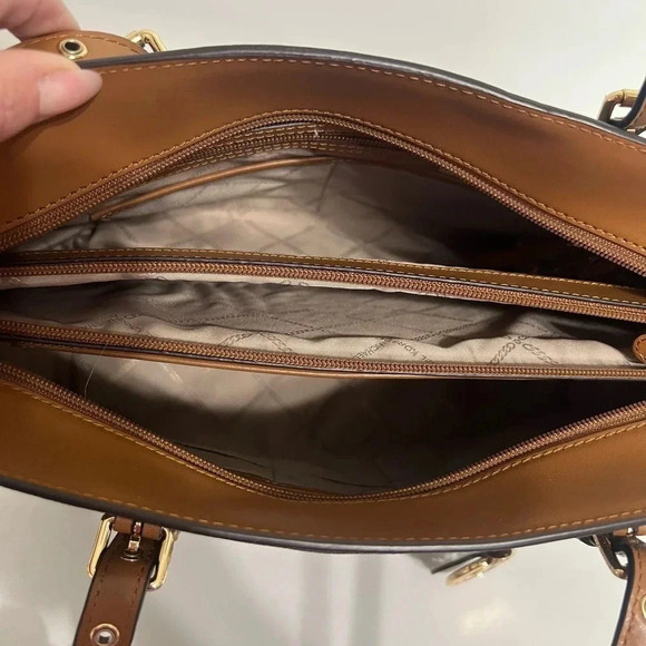 Michael Kors NWOT Voyager Medium Brown Tote Pocketbook Bag Logo Gold - Picture 12 of 12